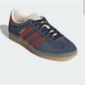 Adidas Gazelle Indoor in color ‘Legend Ink Preloved Ruby wonder White - size 8